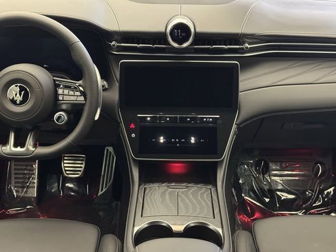 New 2025 Maserati Grecale Modena image 21