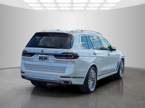 Used 2025 BMW X7 xDrive40i image 6