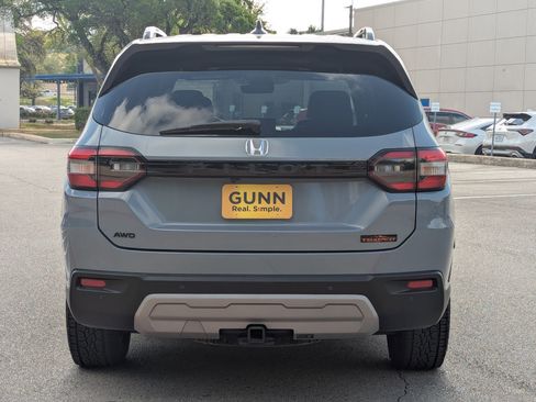 Certified 2024 Honda Pilot TrailSport image 4