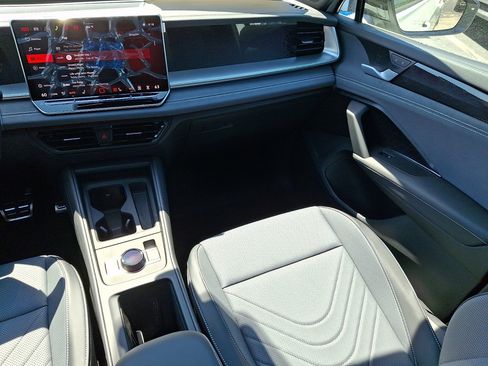 New 2026 Volkswagen Tiguan SE R-Line AWD/4WD image 11