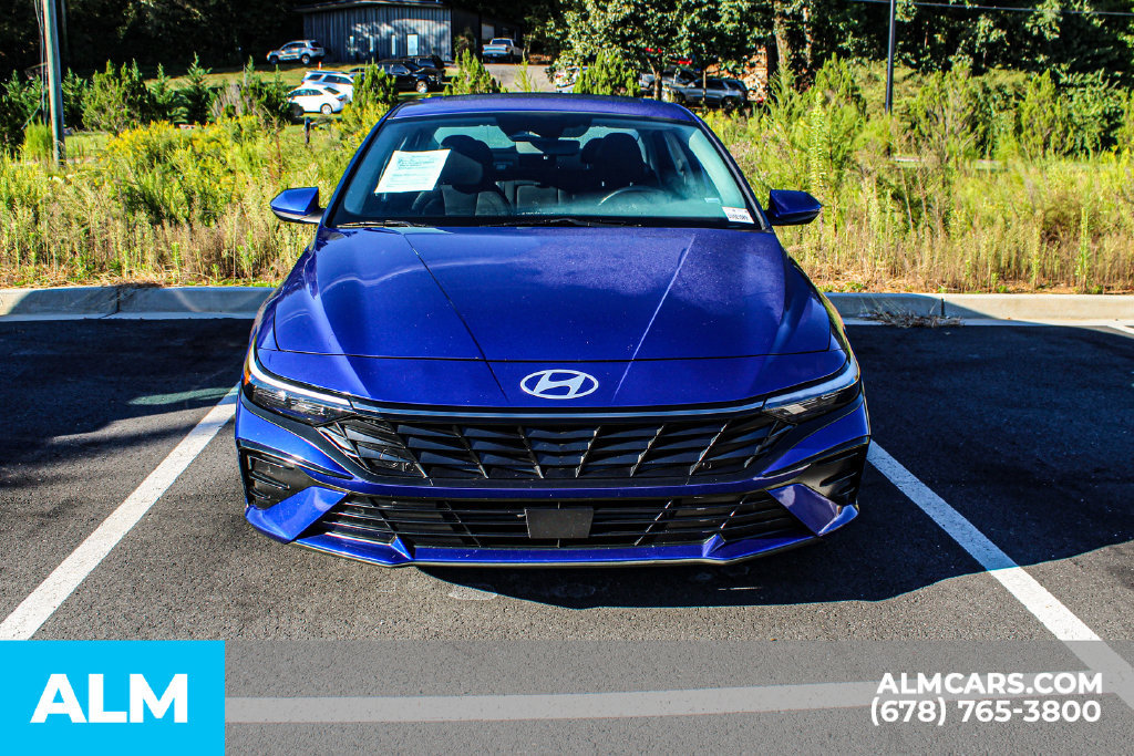Used 2025 Hyundai Elantra SEL FWD image 8