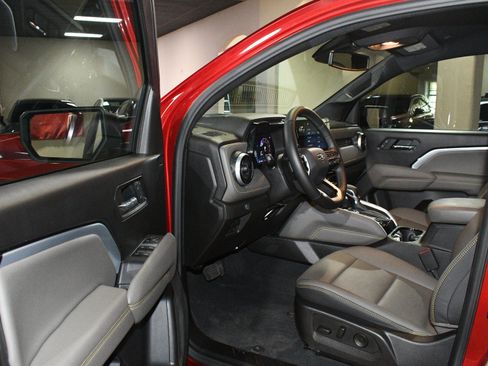 Used 2025 Chevrolet Colorado ZR2 w/ Technology Package AWD/4WD image 47