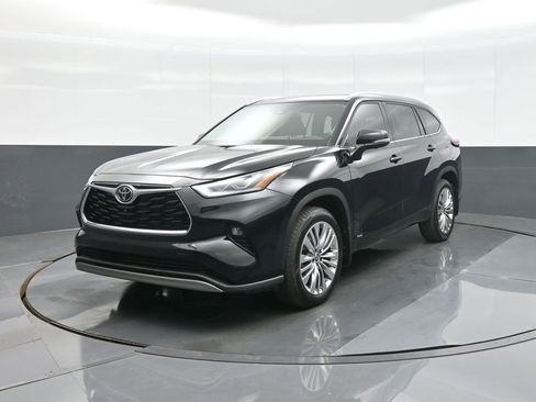 Certified 2025 Toyota Highlander Platinum AWD/4WD image 3