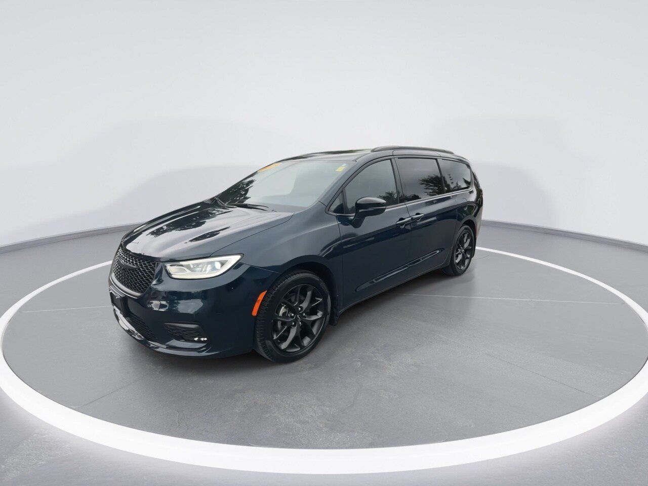 Used 2024 Chrysler Pacifica Touring-L w/ S Appearance Package FWD image 7