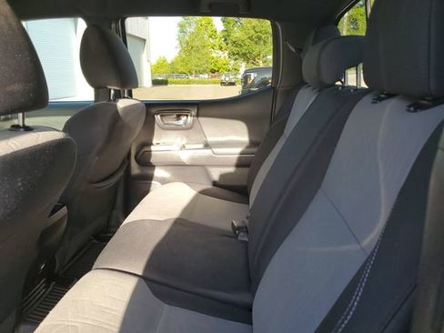 Used 2022 Toyota Tacoma TRD Off-Road w/ Technology Package RWD image 12