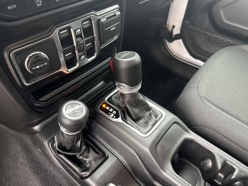 Used 2022 Jeep Gladiator Sport AWD/4WD image 31