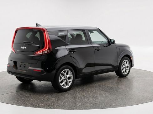 Used 2025 Kia Soul LX w/ LX Technology Package FWD image 9