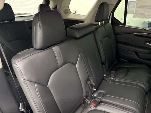 New 2025 Honda Pilot Touring image 27