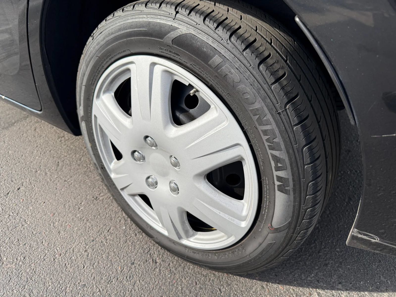 Used 2018 Toyota Corolla LE FWD image 19