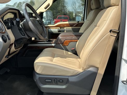 Used 2016 Ford F350 Lariat w/ Lariat Interior Package image 9