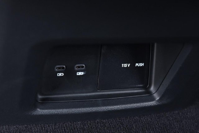Certified 2024 Volkswagen Atlas Cross Sport SEL R-Line AWD/4WD image 23