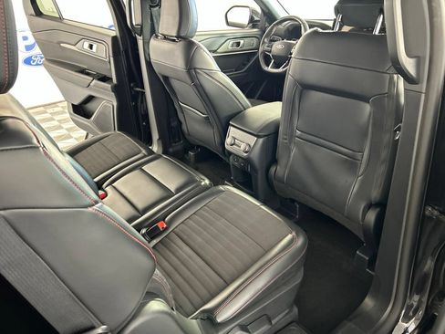 Used 2025 Ford Explorer ST-Line w/ ST-Line Street Pack AWD/4WD image 29