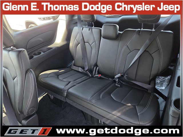 New 2027 Chrysler Pacifica Select FWD image 12