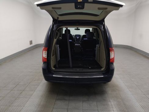 Used 2016 Chrysler Town & Country Touring FWD image 29
