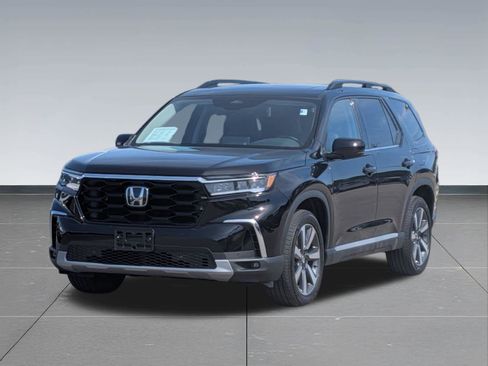 Certified 2025 Honda Pilot Touring image 9
