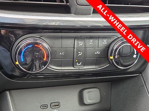 Used 2024 Buick Encore GX Sport Touring image 18