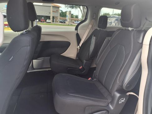 Used 2023 Chrysler Voyager LX FWD image 19