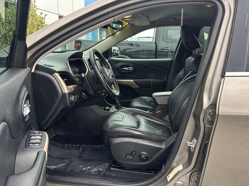 Used 2018 Jeep Cherokee Limited AWD/4WD image 12
