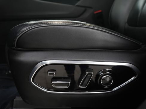 Used 2022 Jeep Grand Cherokee Overland w/ Advanced Protech Group III image 25