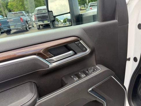 Used 2025 Chevrolet Silverado 2500 LT w/ Convenience Package AWD/4WD image 15