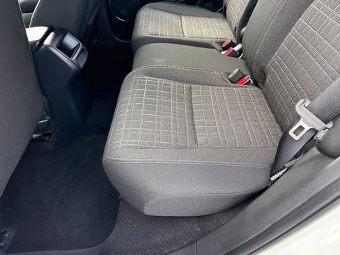 Used 2025 Honda HR-V LX image 17