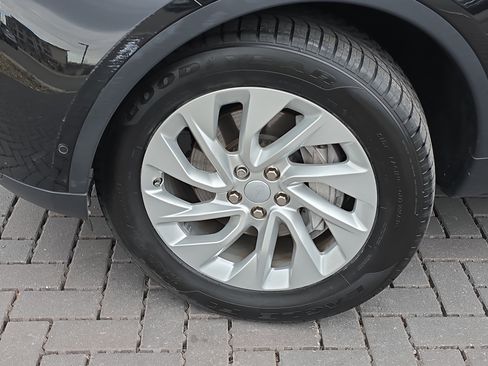 Used 2021 Land Rover Discovery S image 11