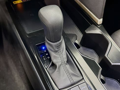 Used 2025 Toyota Camry LE image 25