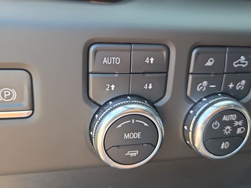 Certified 2024 GMC Sierra 1500 AT4 w/ Technology Package AWD/4WD image 34