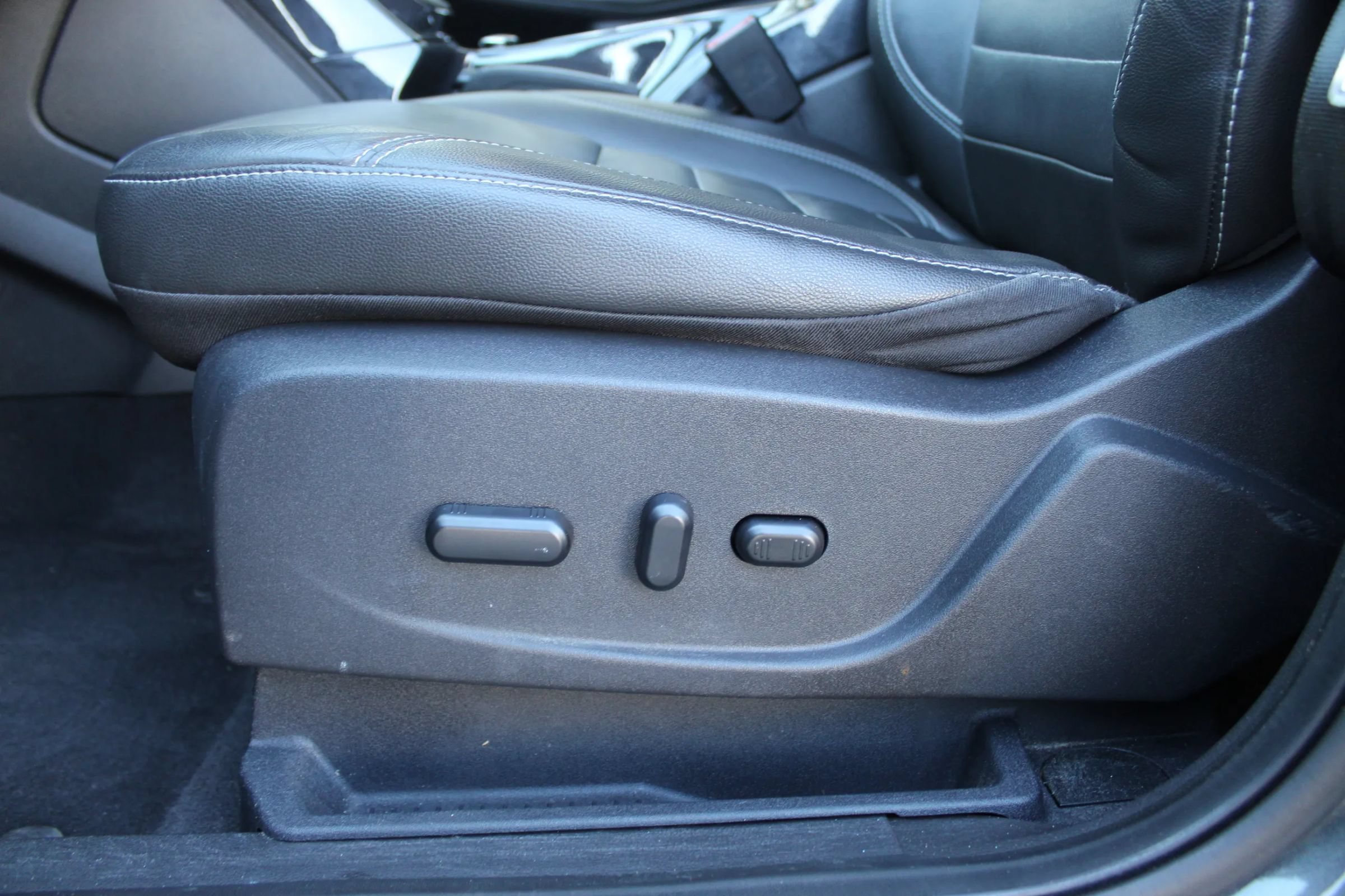 Used 2015 Ford Escape Titanium AWD/4WD image 12