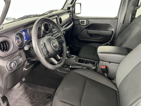 Used 2023 Jeep Gladiator Sport AWD/4WD image 4