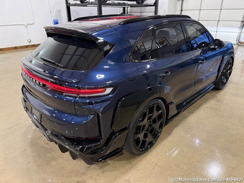 Used 2024 Porsche Cayenne Turbo AWD/4WD image 40