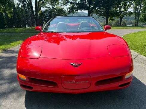 Used 2000 Chevrolet Corvette 5.7L V8 w/ Performance Handling Pkg image 2