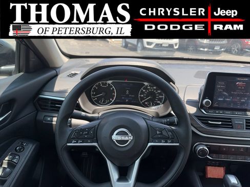 Used 2025 Nissan Altima 2.5 SV FWD image 12