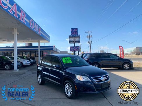 Used 2011 Volkswagen Tiguan SEL image 1