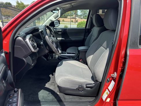 Used 2020 Toyota Tacoma SR5 image 11