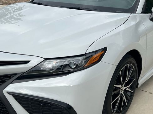 Used 2023 Toyota Camry SE w/ Convenience Package FWD image 4