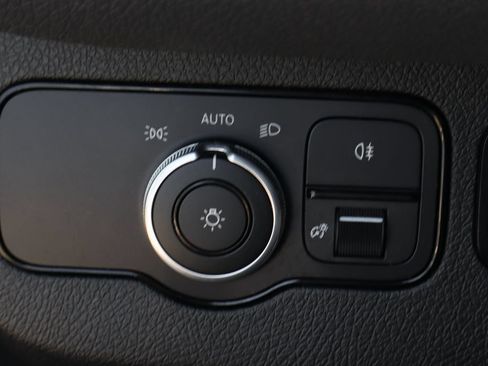 Used 2020 Mercedes-Benz Sprinter 1500 image 25