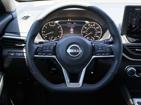 Used 2023 Nissan Altima 2.5 SR w/ SR Premium Package image 12