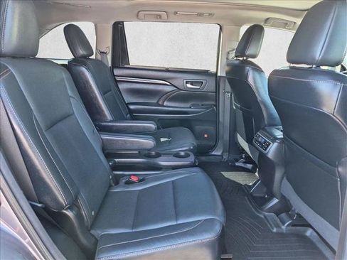 Used 2014 Toyota Highlander Limited Platinum AWD/4WD image 21