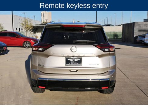 Used 2024 Nissan Rogue Platinum w/ Platinum Premium Package image 7