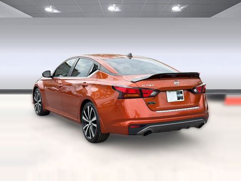 Used 2020 Nissan Altima 2.5 SR FWD image 3