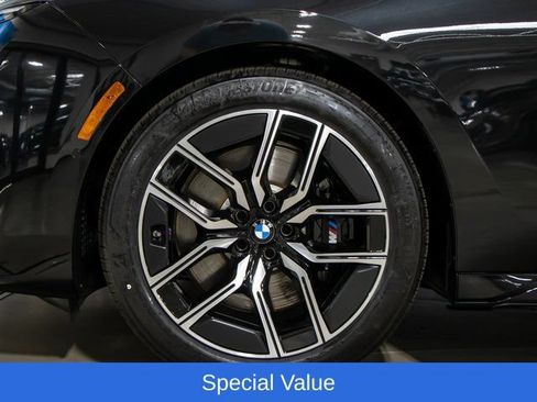 Used 2025 BMW 760i xDrive w/ Premium Package AWD/4WD image 7