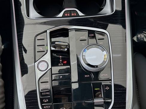 New 2026 BMW X7 M60i image 17