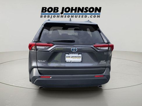 Used 2022 Toyota RAV4 XLE w/ Convenience Package AWD/4WD image 4