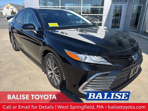 Used 2022 Toyota Camry XLE image 1