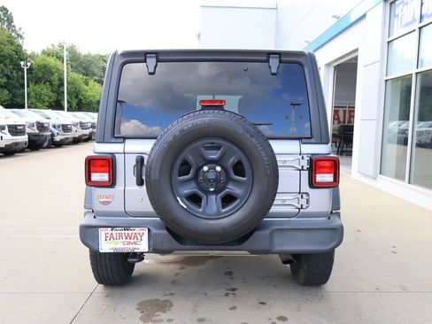 Used 2018 Jeep Wrangler Unlimited Sport AWD/4WD image 9