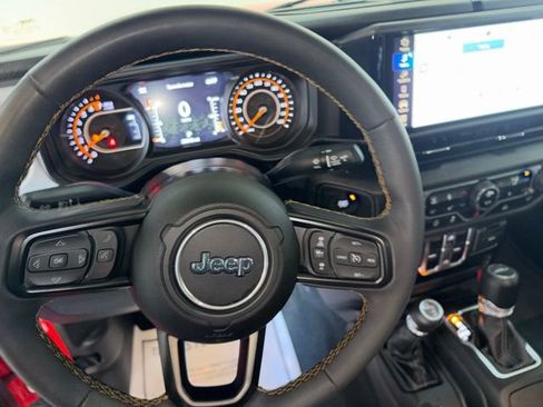 Certified 2024 Jeep Gladiator Sport AWD/4WD image 21