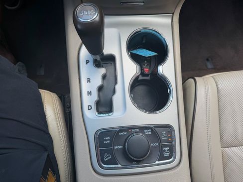 Used 2011 Jeep Grand Cherokee Overland AWD/4WD image 24
