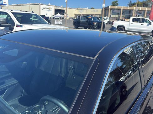Used 2024 Cadillac Lyriq Luxury RWD image 8