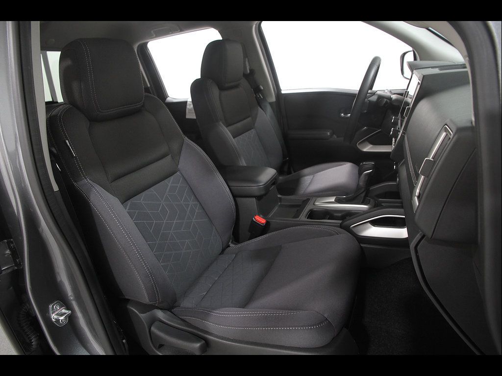 Used 2025 Nissan Frontier SV w/ SV Convenience Package AWD/4WD image 16